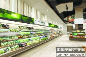 由北京市商务委组织制定的北京市地方标准《绿色商场超市评价要求》、《商场超市碳排放管理规范》征求意见稿已完成，目前已经开始在网上公开征求意见。曾有数据显示，1万平方米左右的大型综合商超LED改造后每月可节省63万元电费，按照目前商场超市的存量，改造后的经济效益和环境效益都十分可观。此外，对于消费者而言，大型商场、超市逐渐成为第三生活空间，商场和超市绿色化在一定程度上也可带动消费者积极践行绿色环保生活。