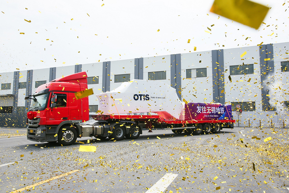 奥的斯嘉兴工厂生产的首部公交扶梯发往无锡地铁
